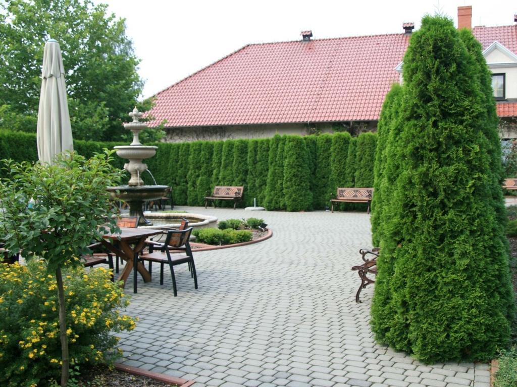 Hubertus Aparthotel & Restaurant & Horse Club Starogard Gdanski Exterior photo