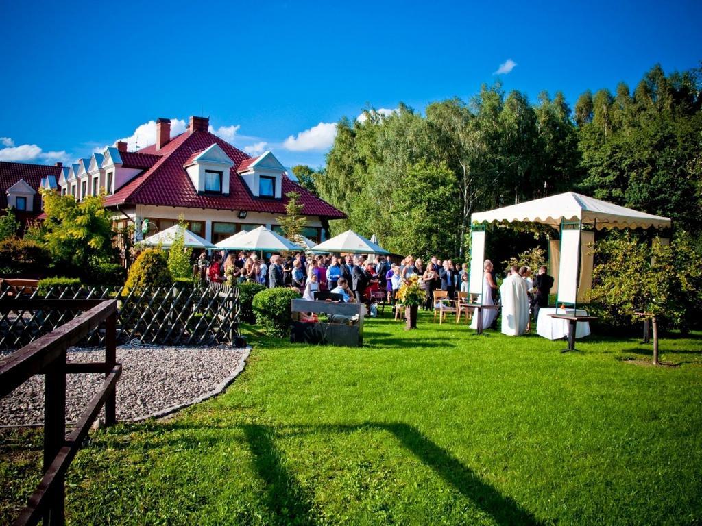 Hubertus Aparthotel & Restaurant & Horse Club Starogard Gdanski Exterior photo