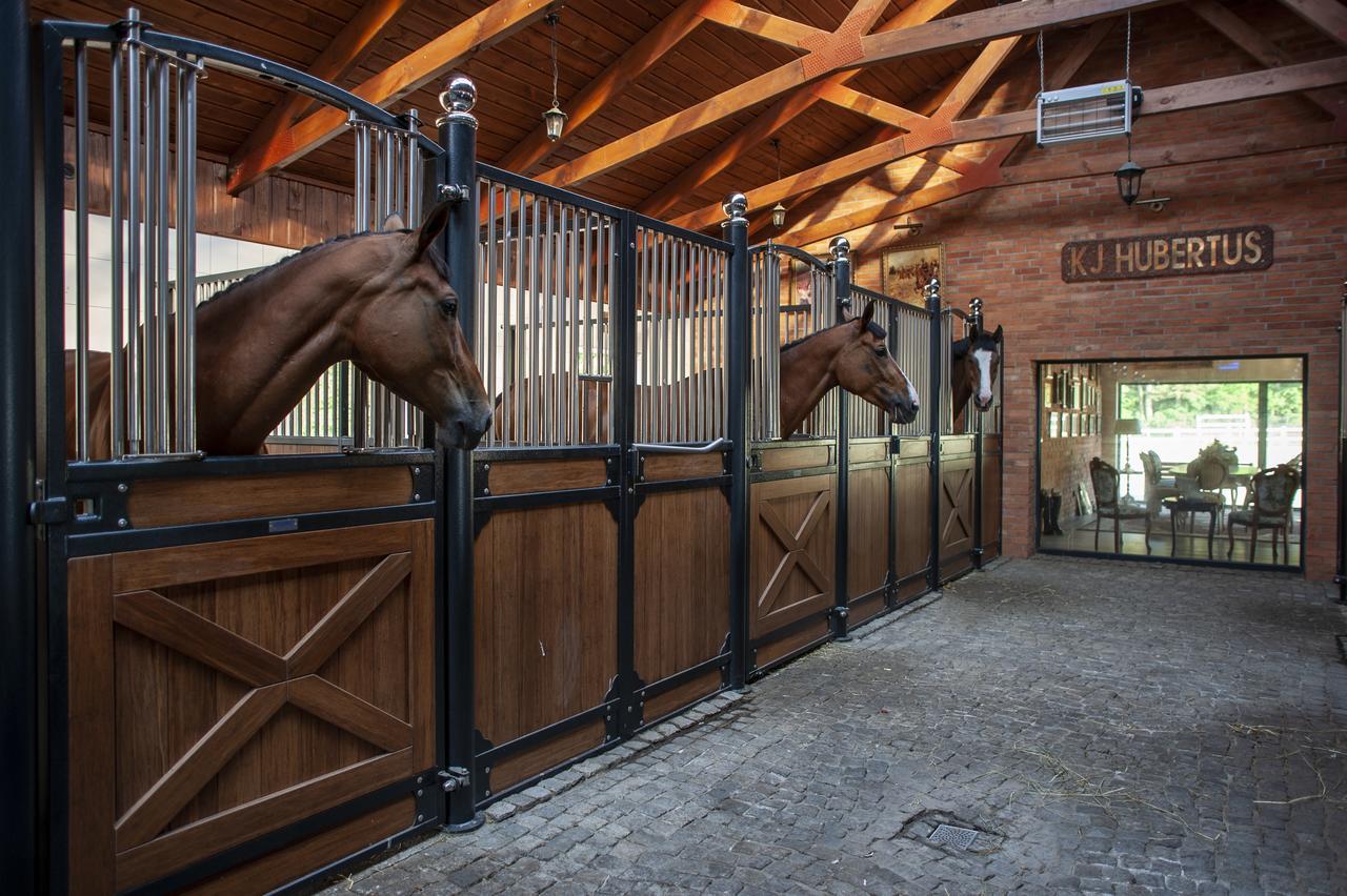 Hubertus Aparthotel & Restaurant & Horse Club Starogard Gdanski Exterior photo