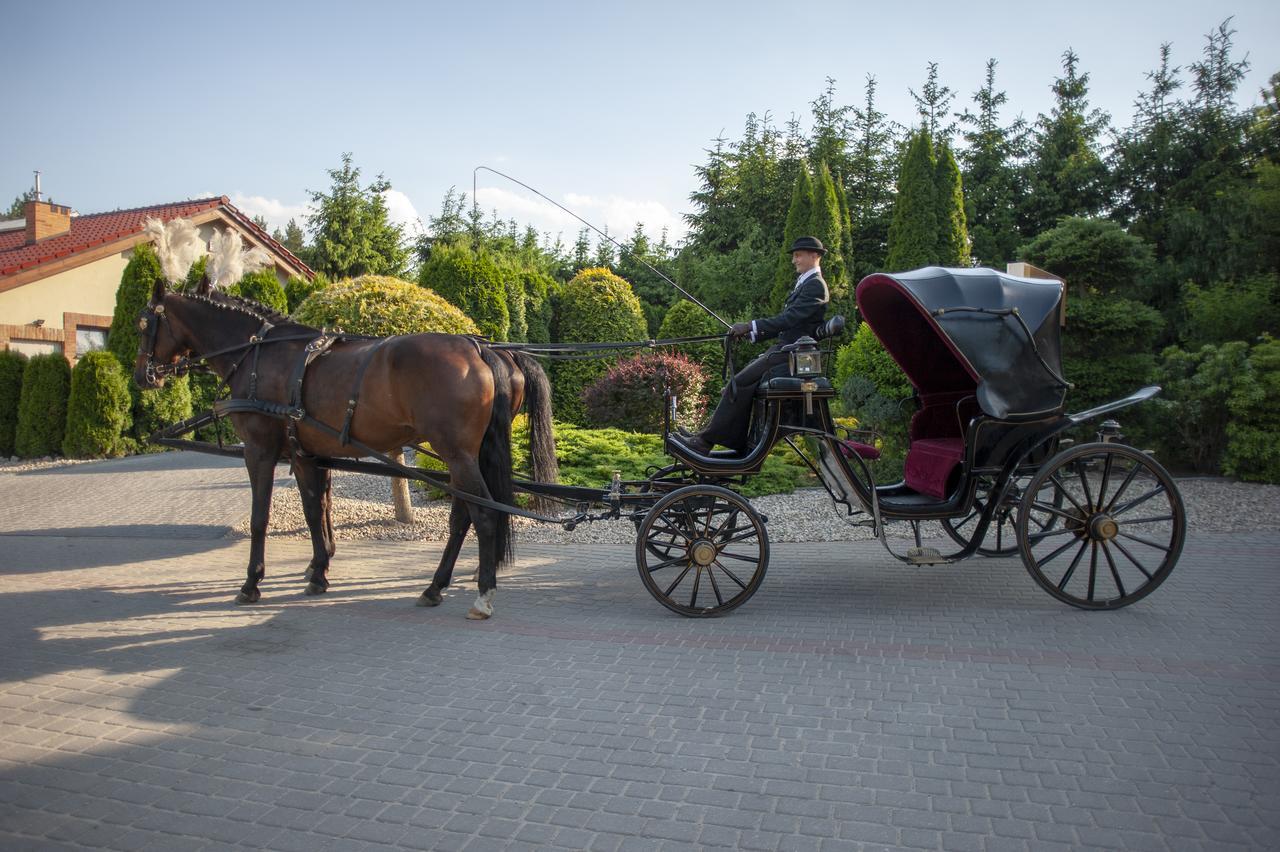 Hubertus Aparthotel & Restaurant & Horse Club Starogard Gdanski Exterior photo