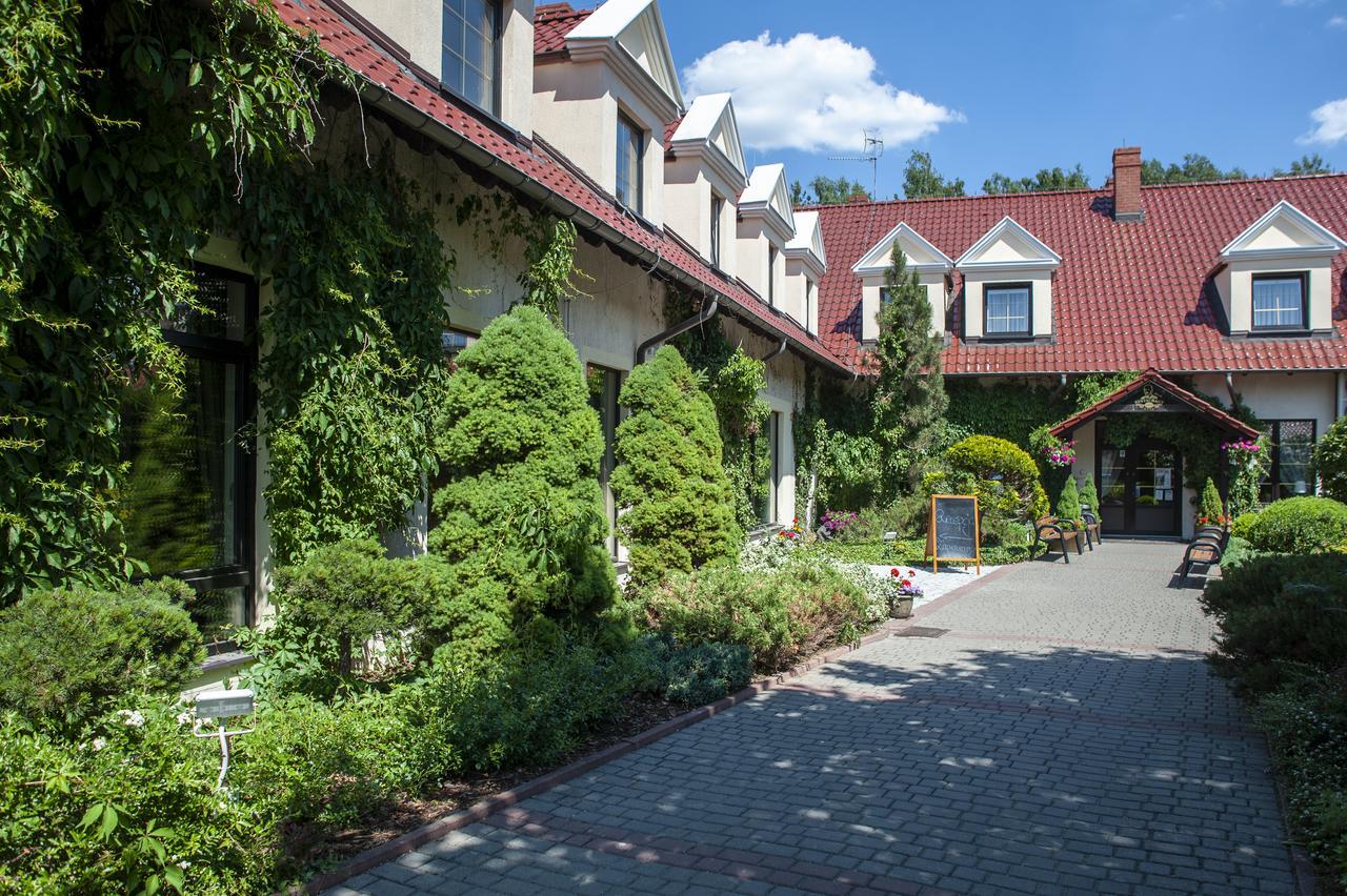 Hubertus Aparthotel & Restaurant & Horse Club Starogard Gdanski Exterior photo